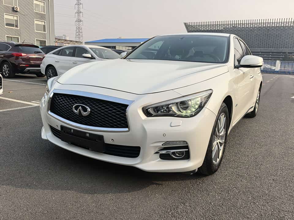 Infiniti Q50L