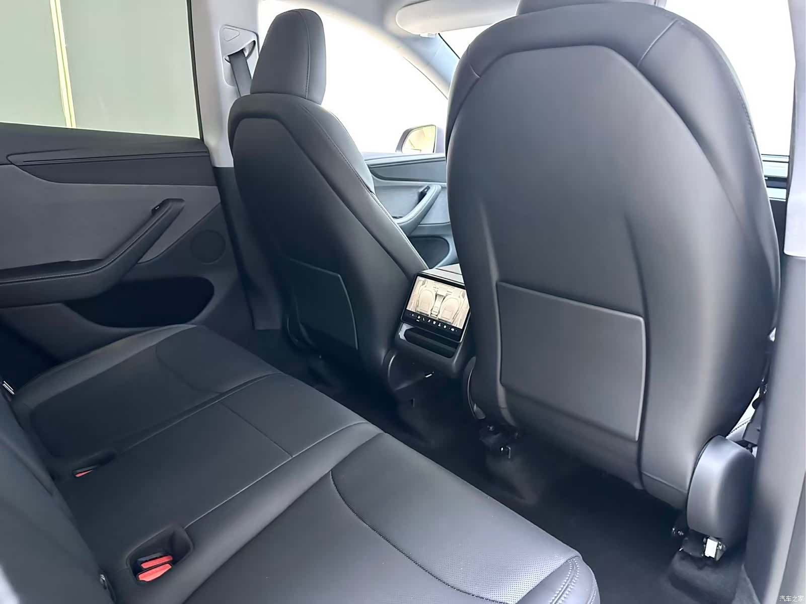 Tesla Model Y, 2025 12