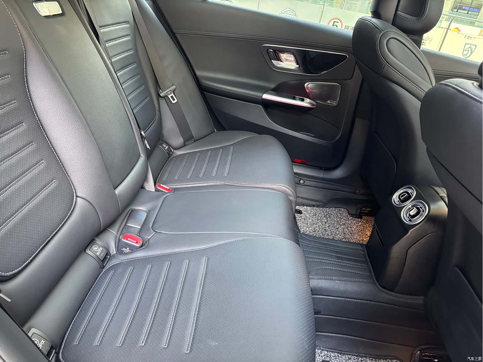 Mercedes-Benz C-Class, 2024 13