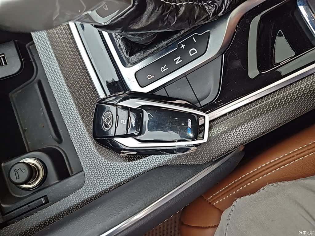 Maxus D90, 2017 9