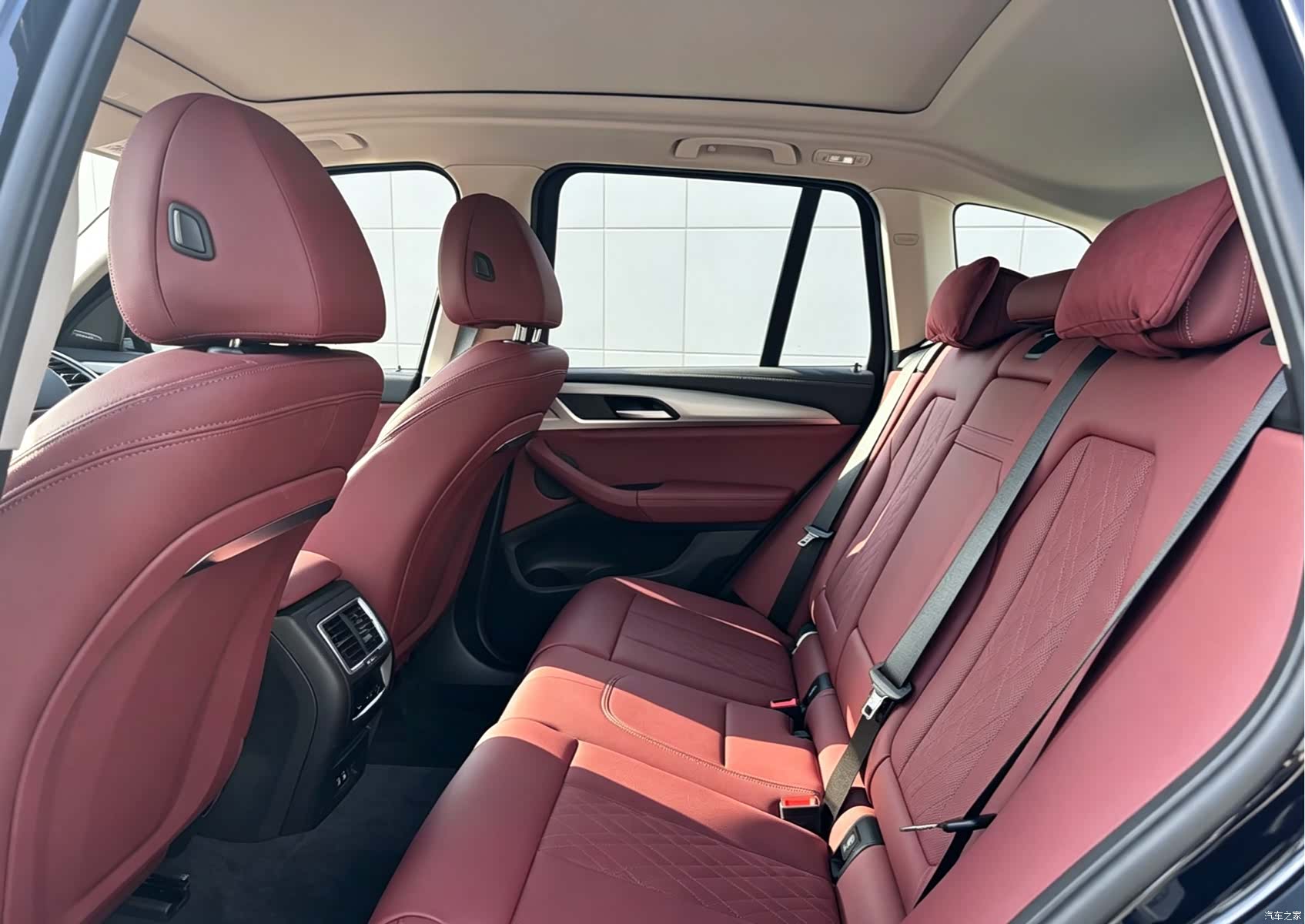 BMW iX3, 2023 9