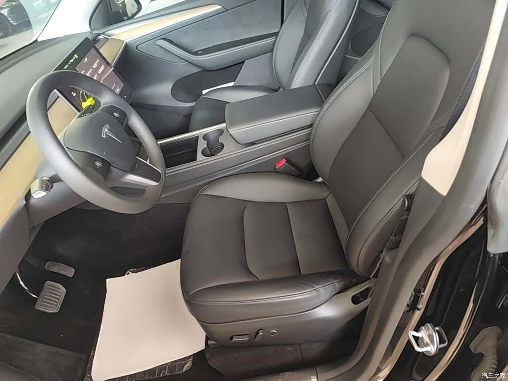 Tesla Model Y, 2023 15