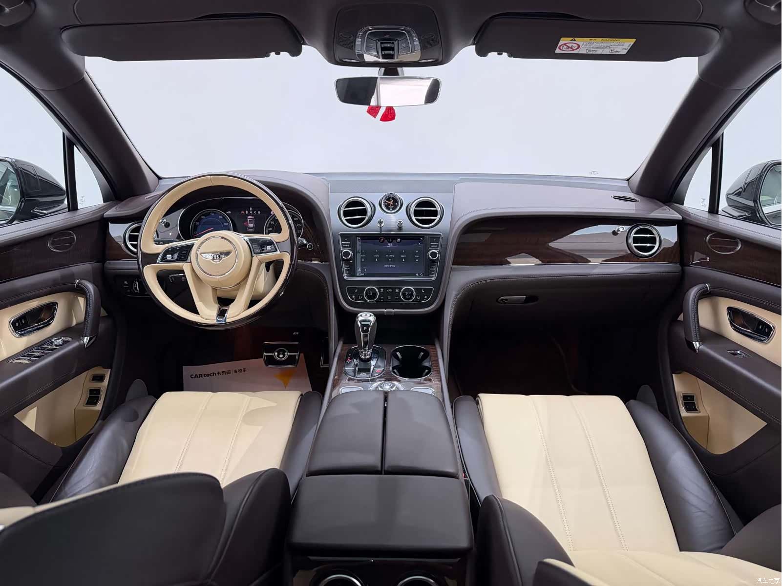 Bentley Bentayga, 2019 26