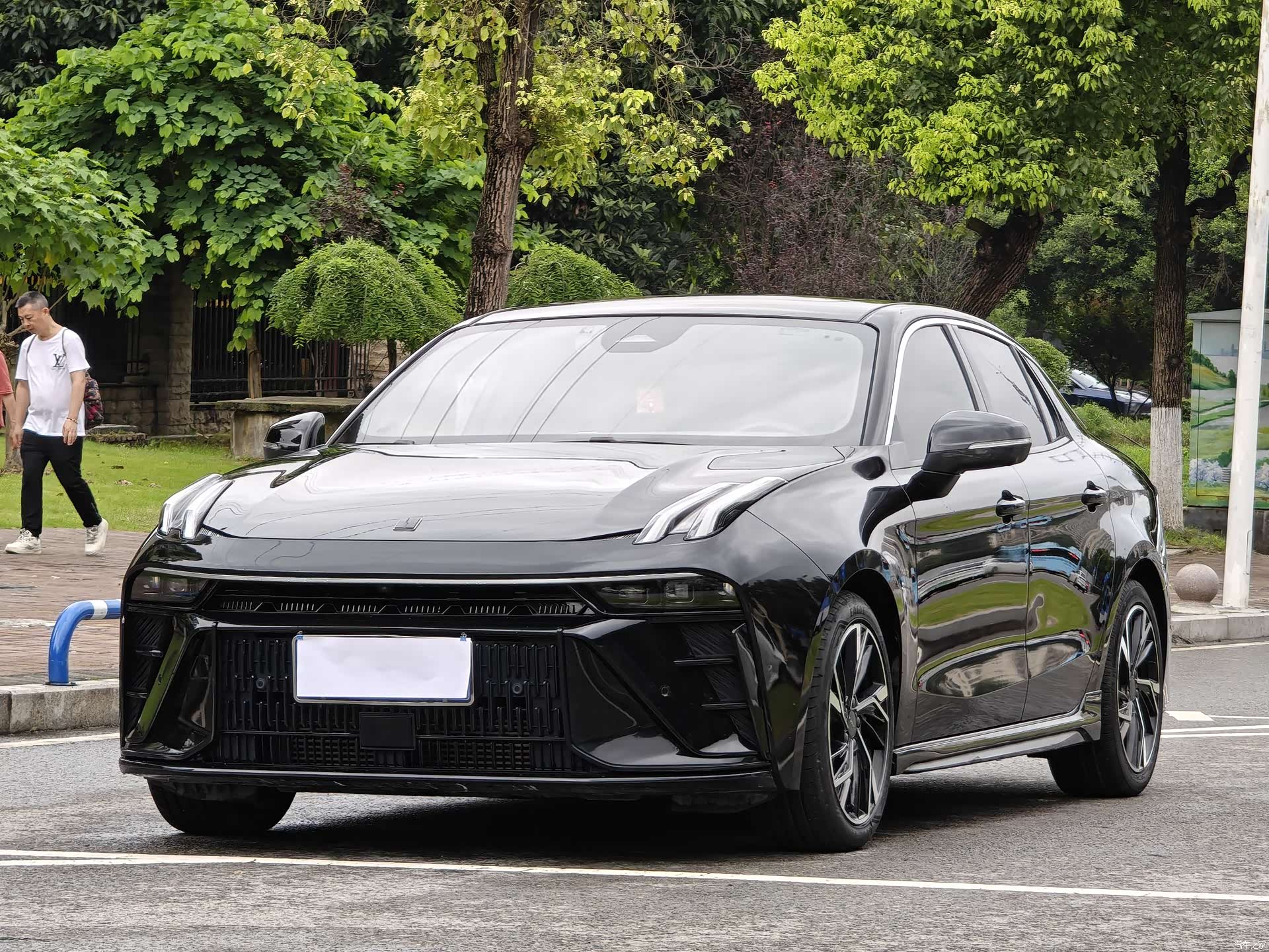 Lynk & Co 02