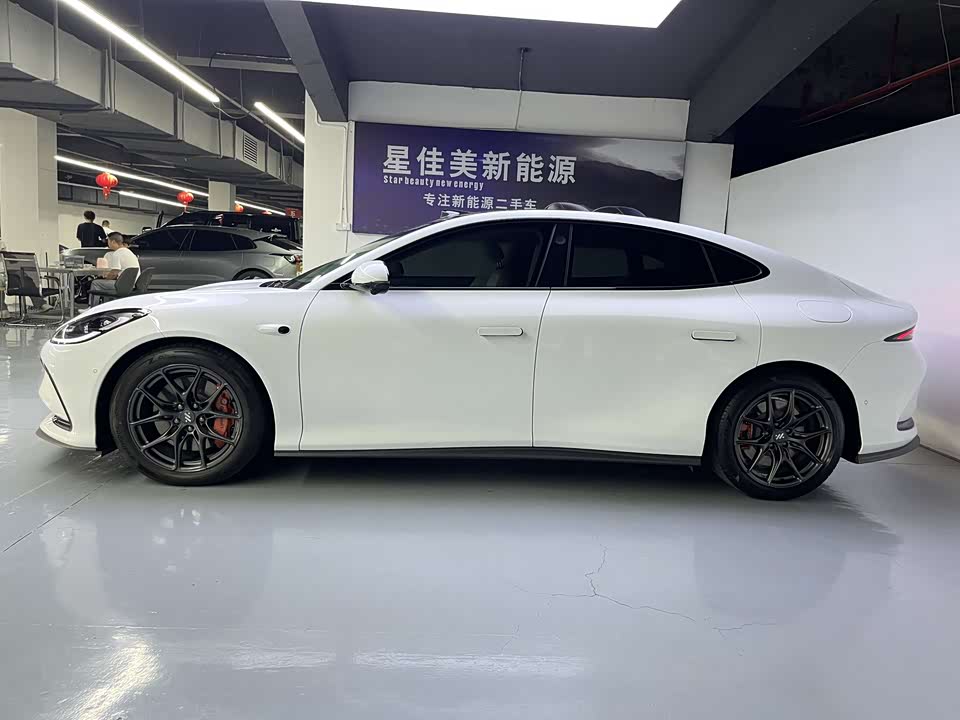 IM Motors Zhiji L6 IM Motors Zhiji L6