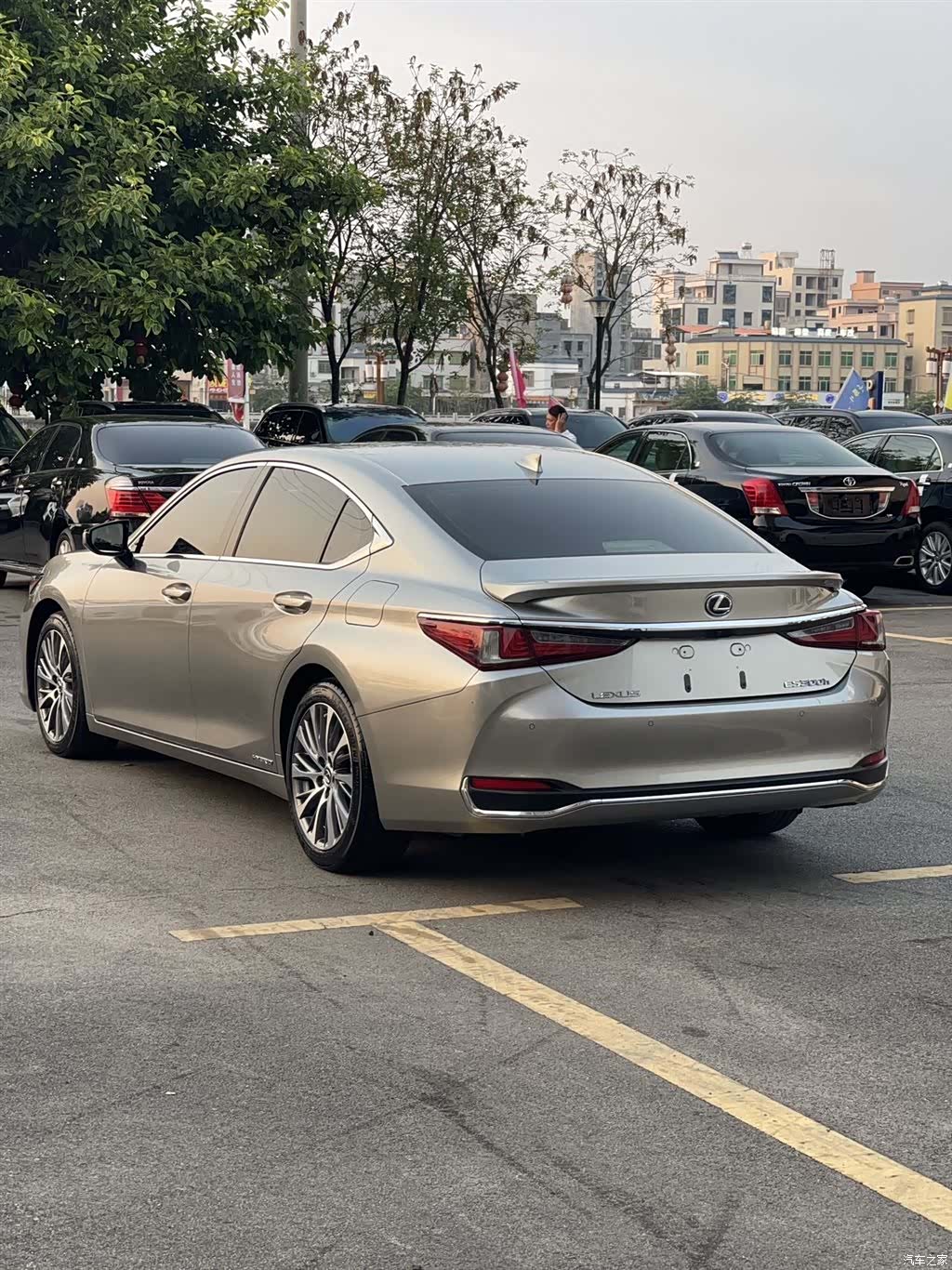 Lexus ES, 2020 9