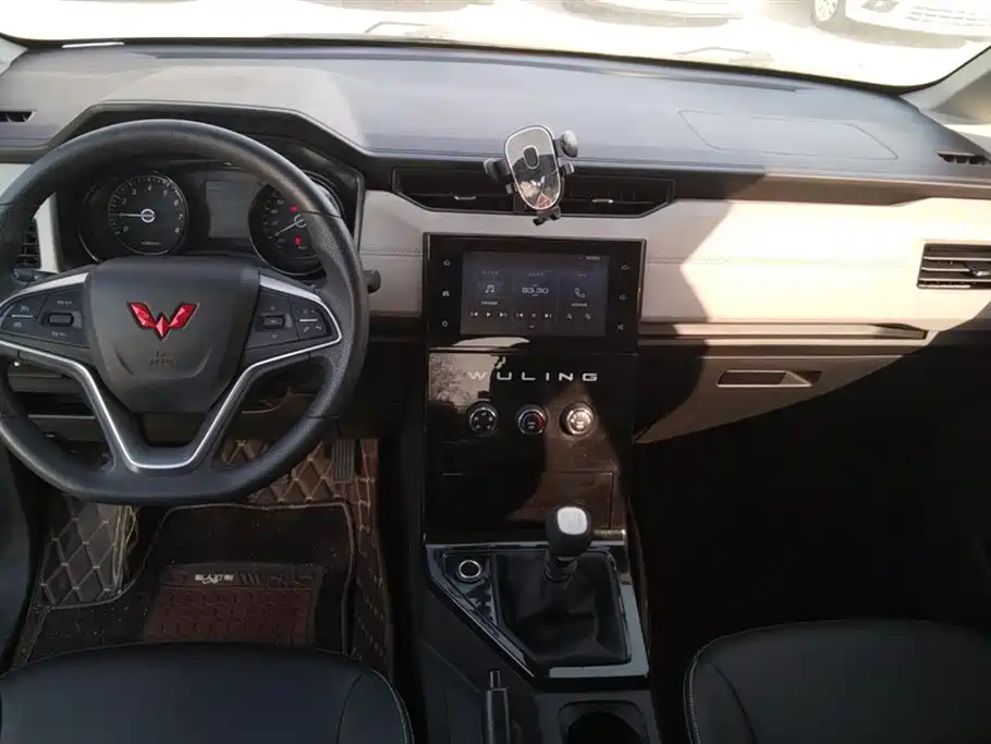 Wuling Wuling Hongguang PLUS