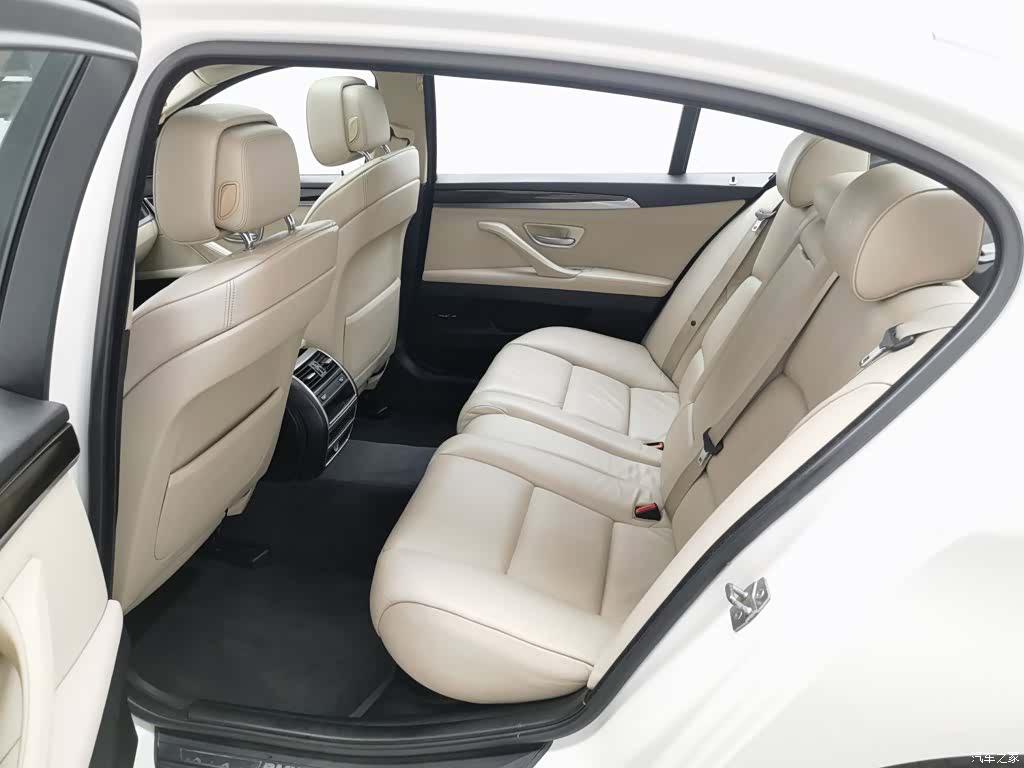 BMW 5 Series, 2011 15
