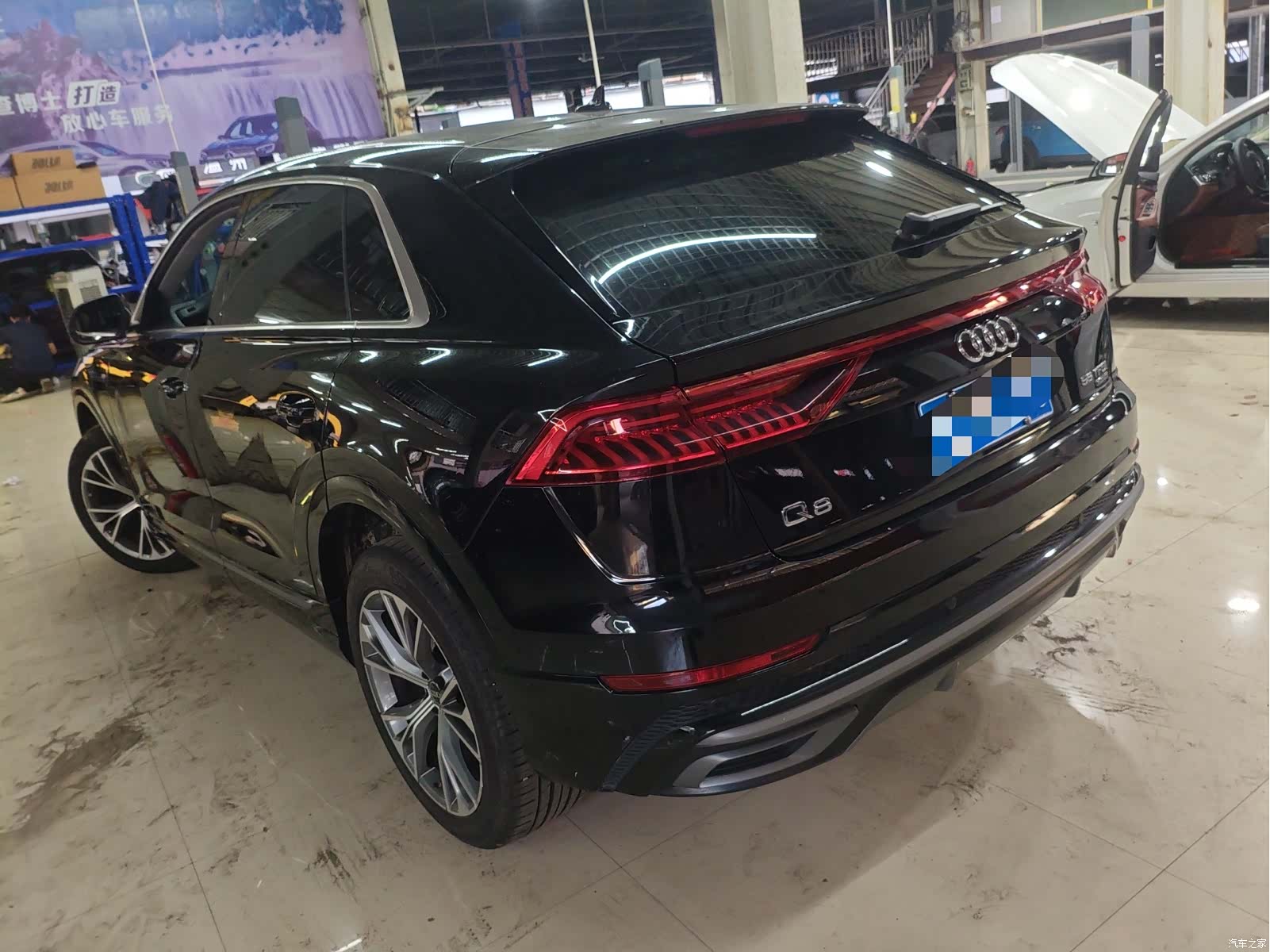 Audi Q8, 2023 все фото