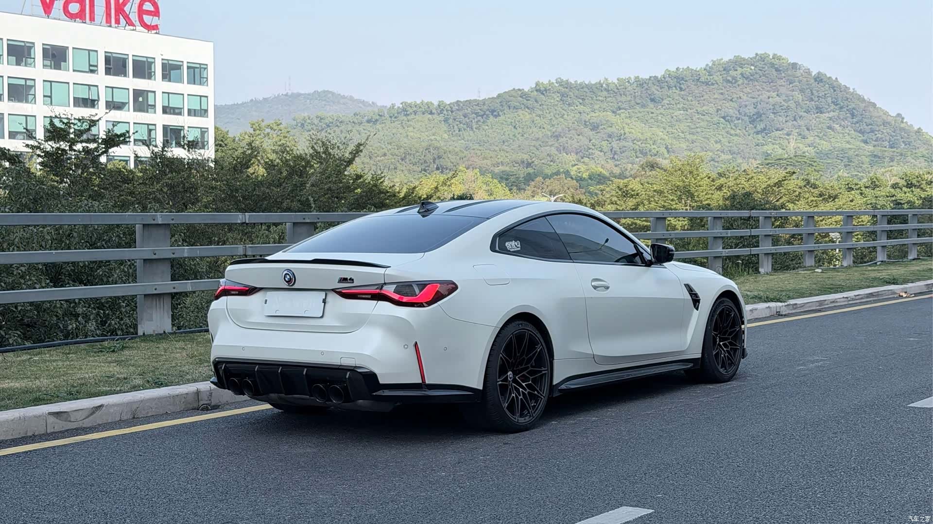 BMW M4, 2023 все фото