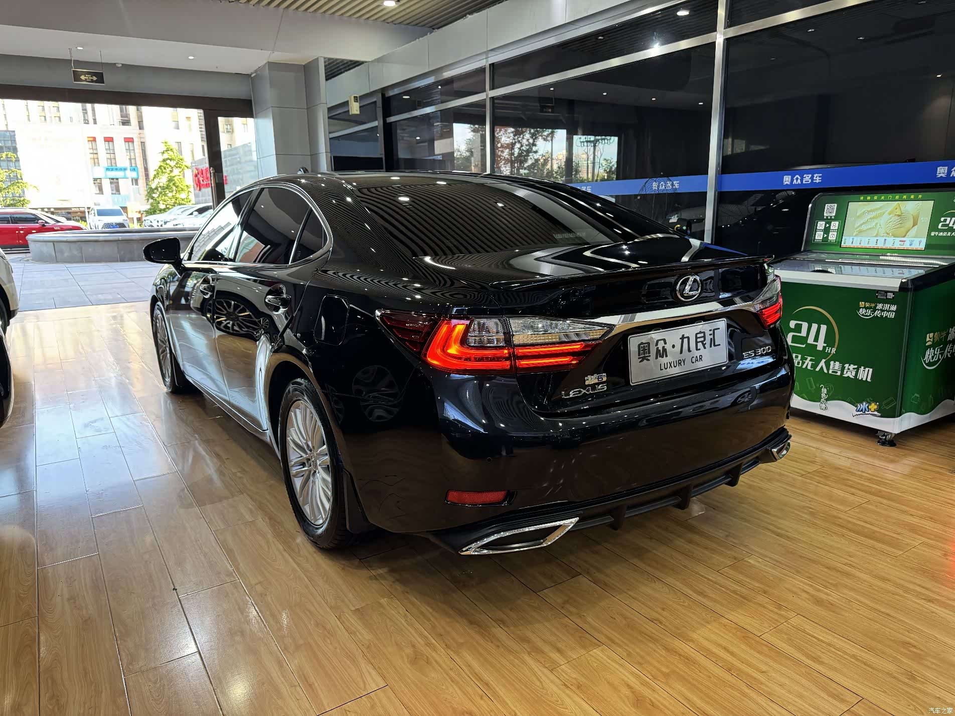 Lexus ES, 2018 13