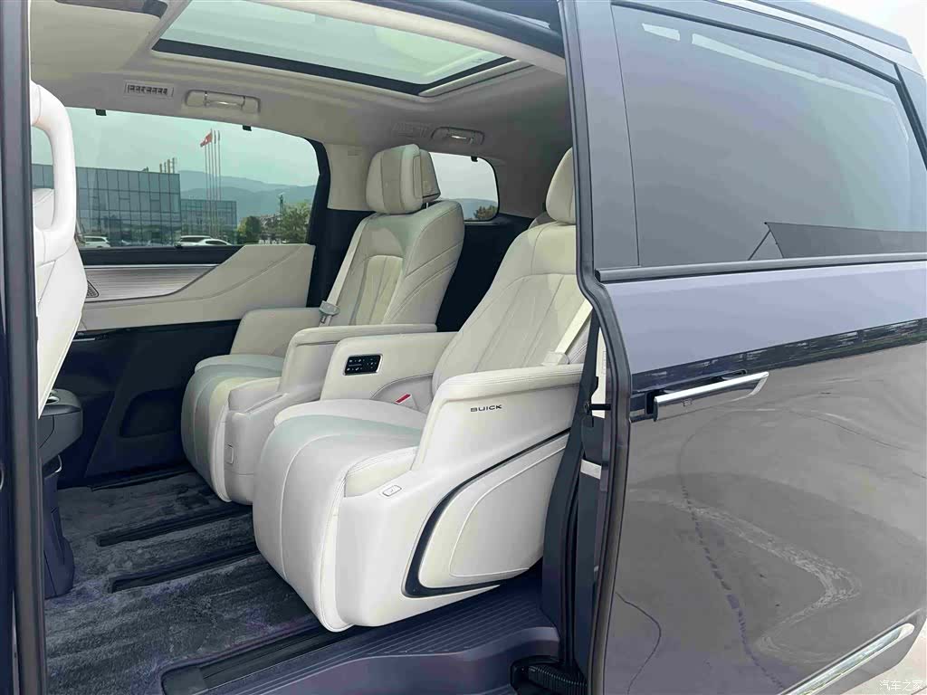 Buick GL8, 2025 12
