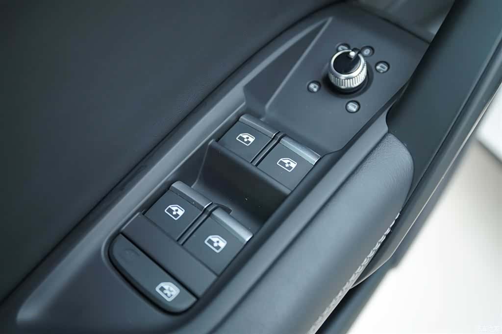 Audi Q5L, 2021 11