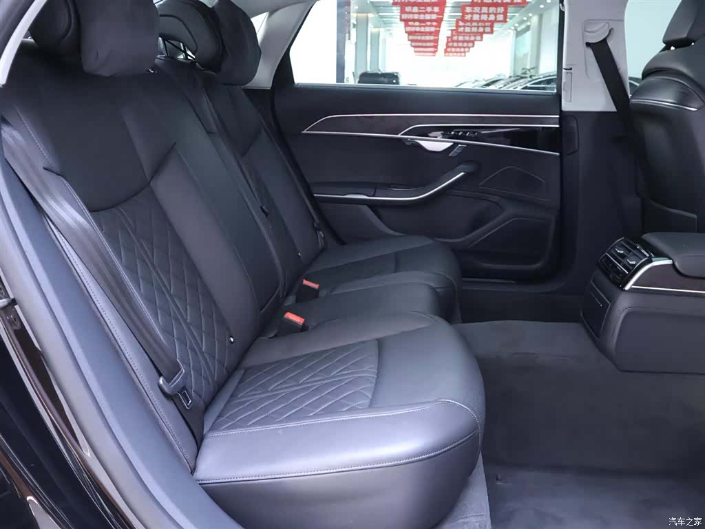 Audi A8L, 2023 22