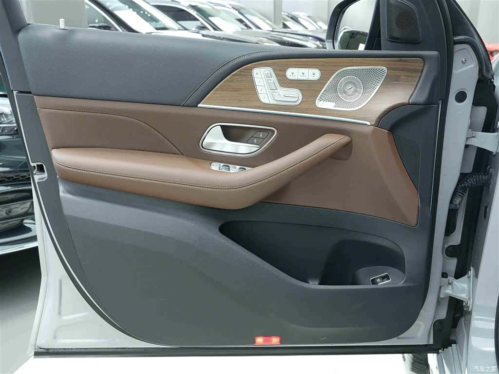 Mercedes-Benz GLE, 2024 14