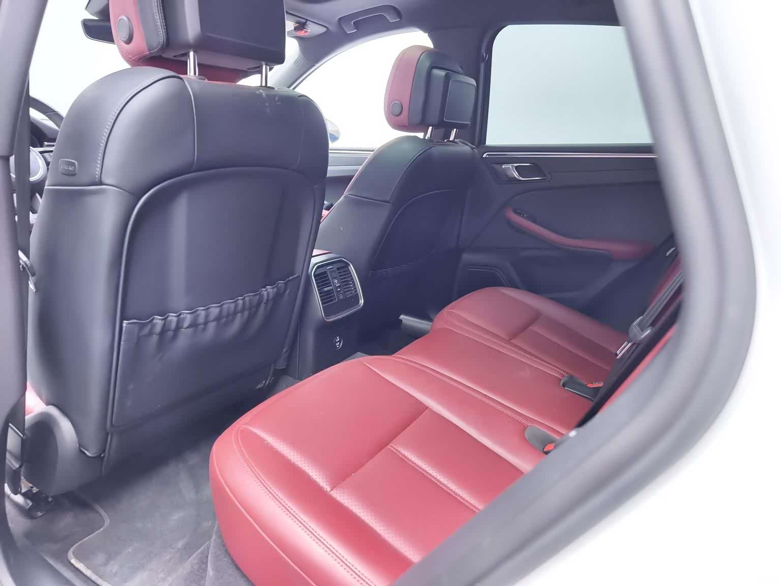 Porsche Macan, 2023 11