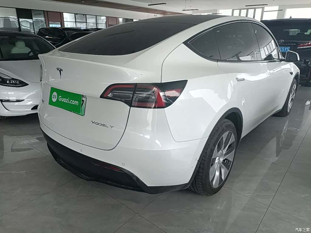 Tesla Model Y, 2023 все фото