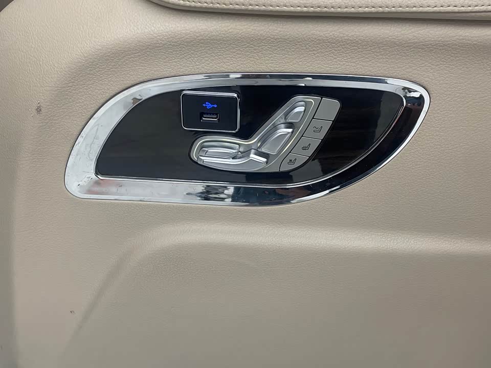 Mercedes-Benz V-class