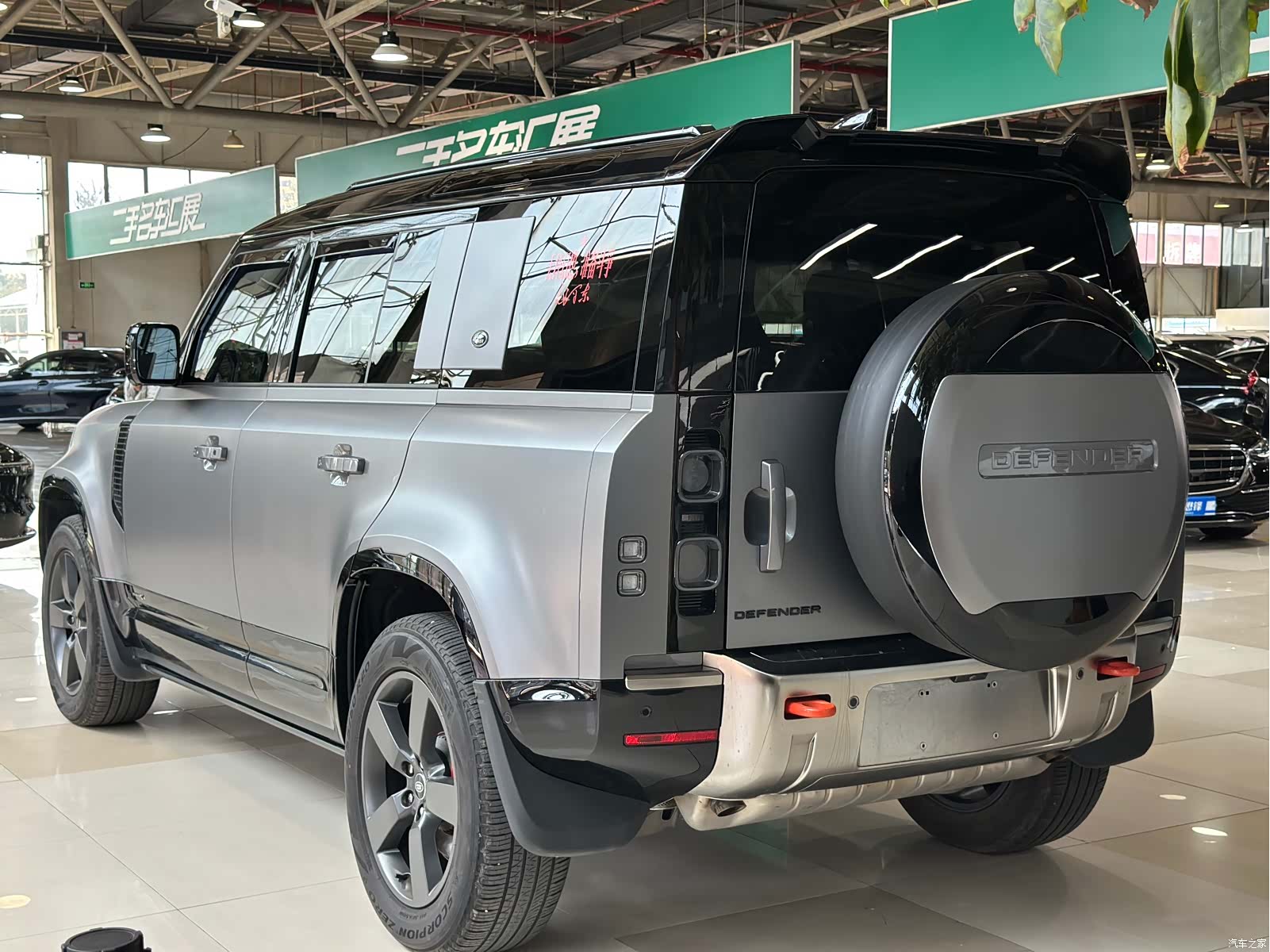 Land Rover Defender, 2023 все фото