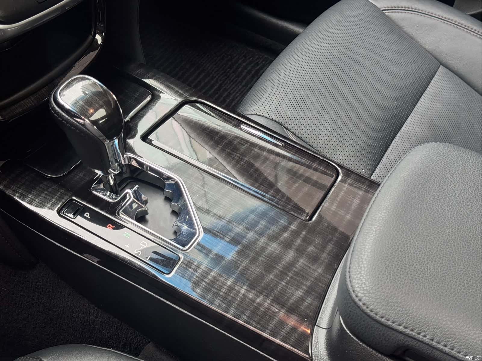 Toyota Crown, 2017 12