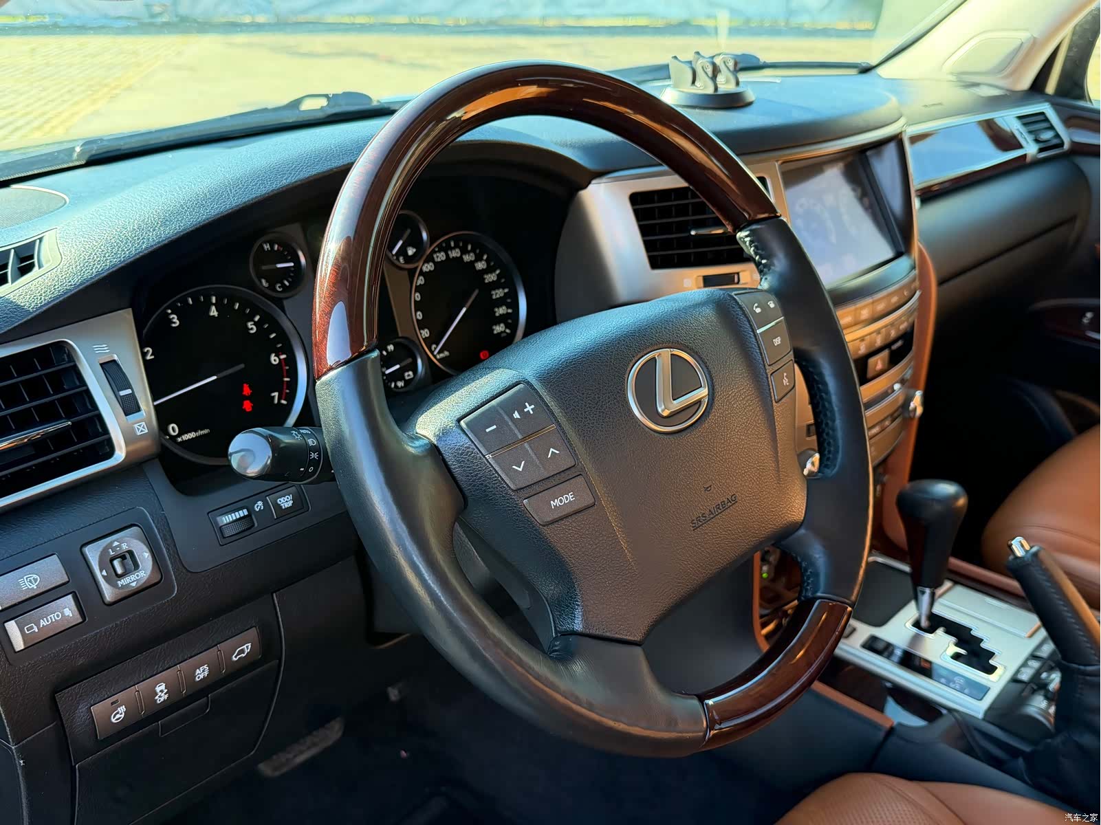 Lexus LX, 2013 9