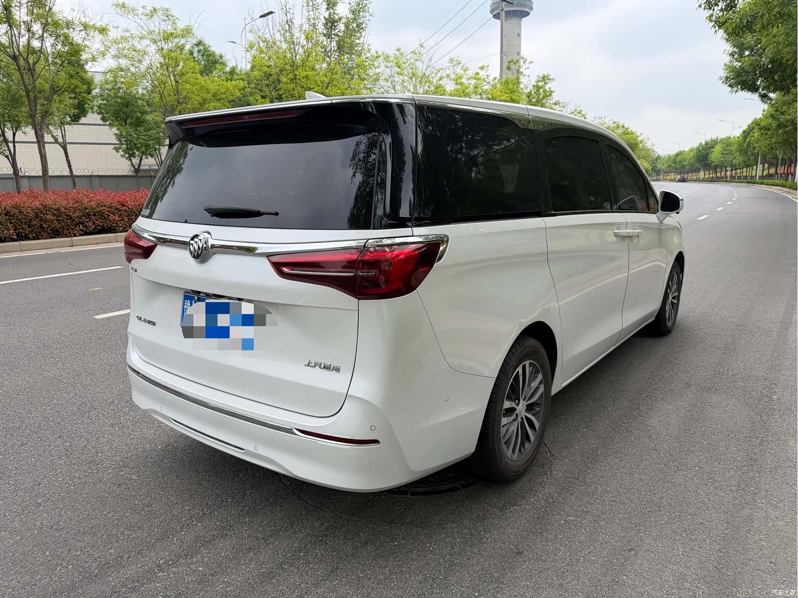 Buick GL8, 2022 3