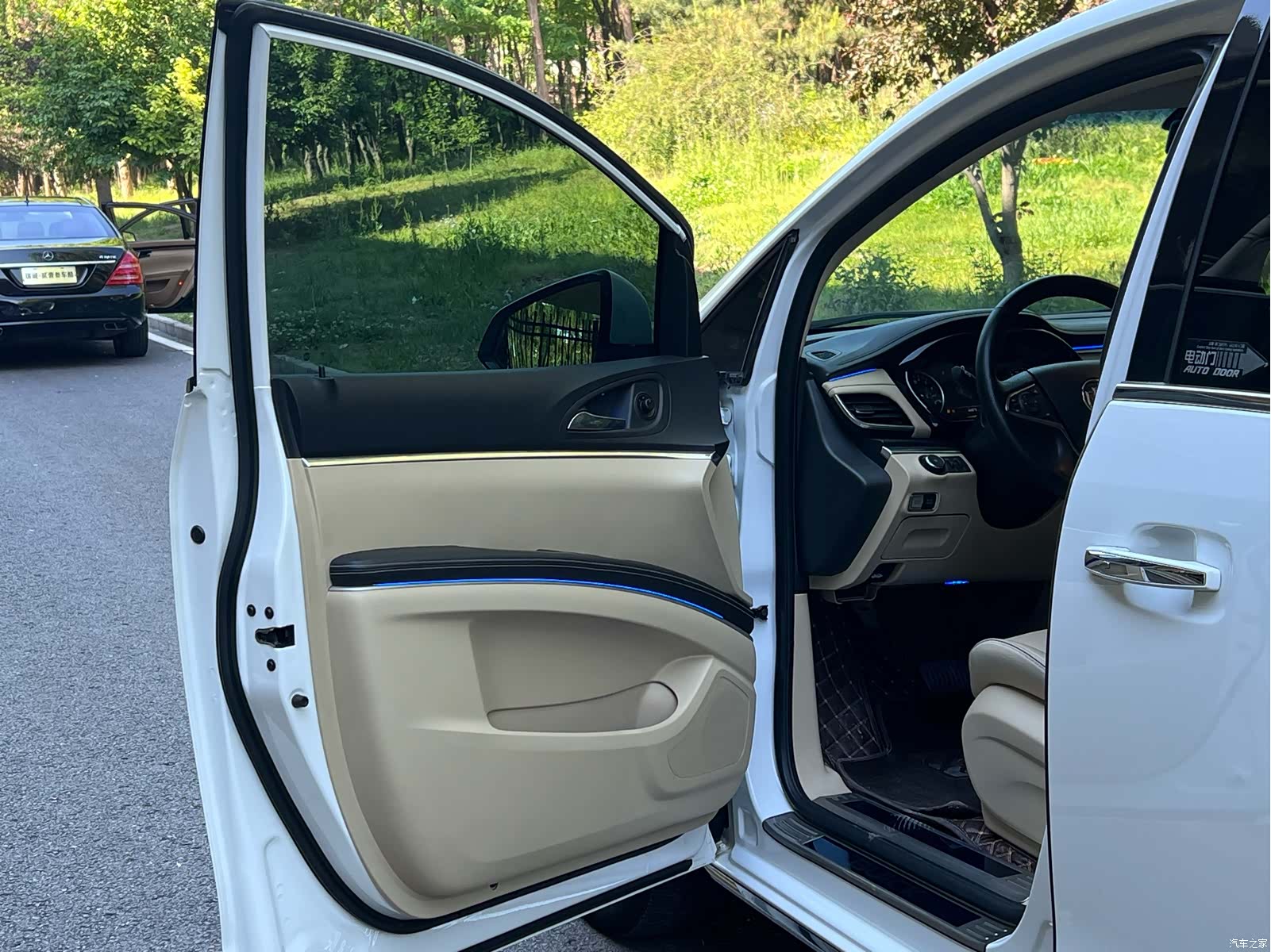 Buick GL8, 2023 3