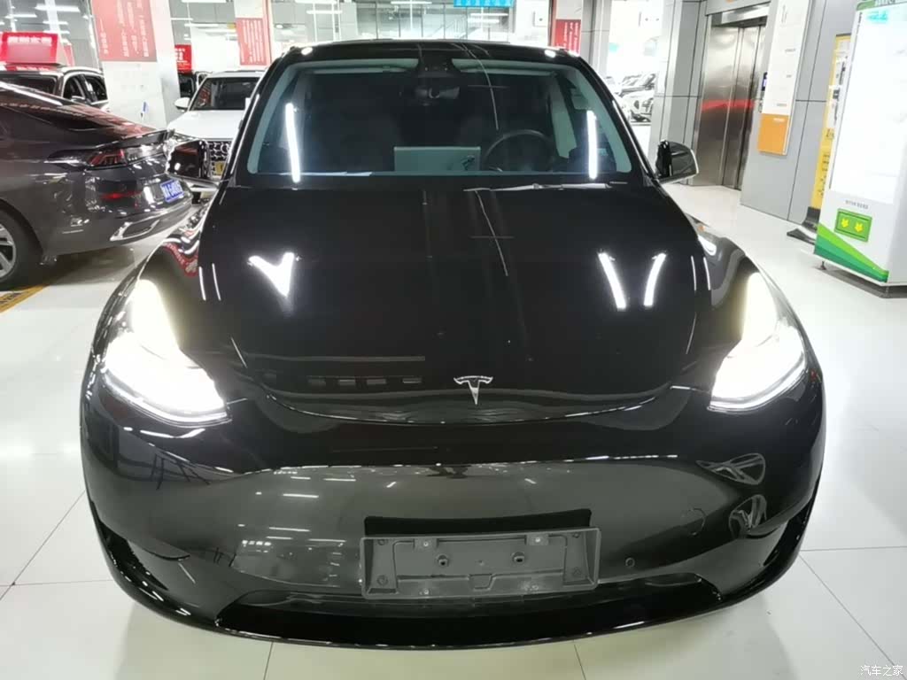 Tesla Model Y, 2023 3