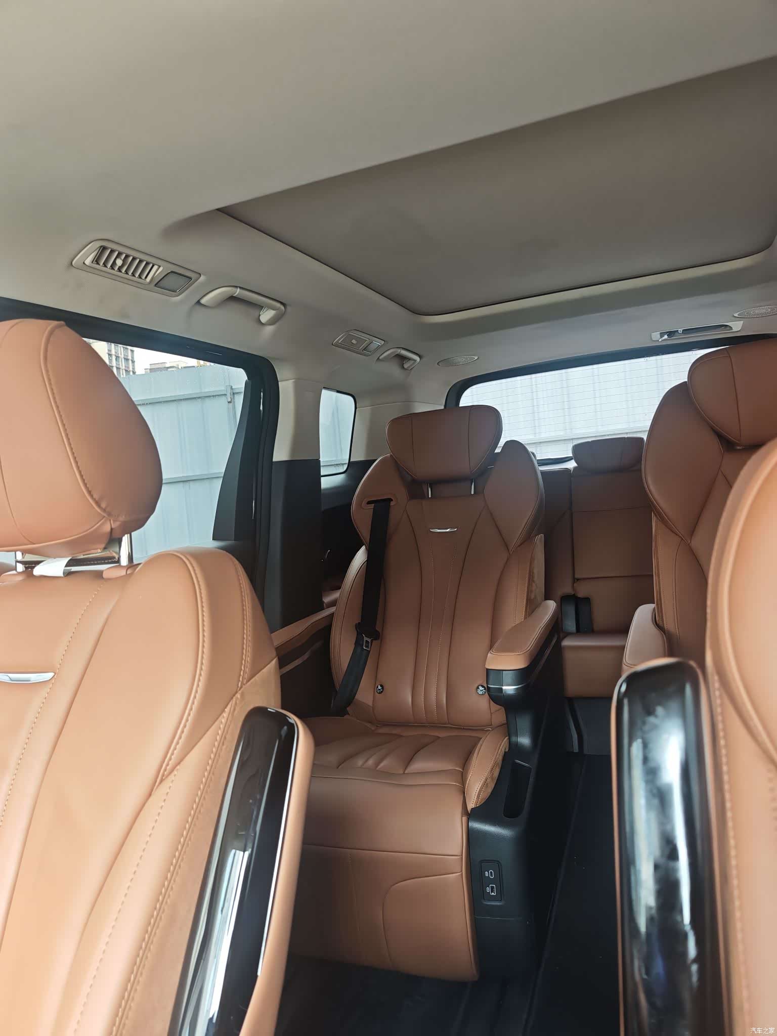 Hongqi HQ9, 2023 10