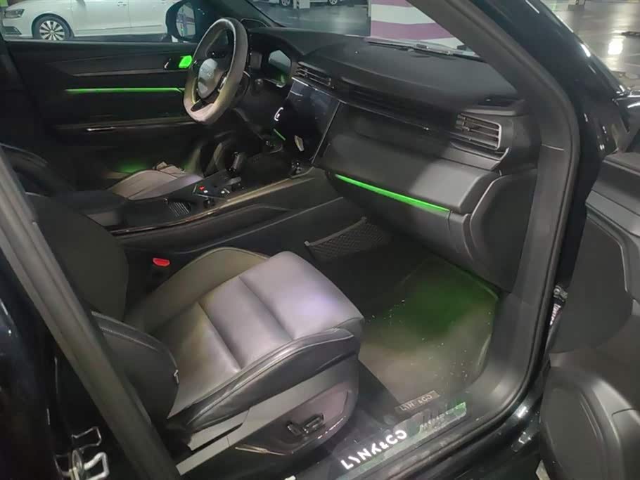 Lynk & Co 01