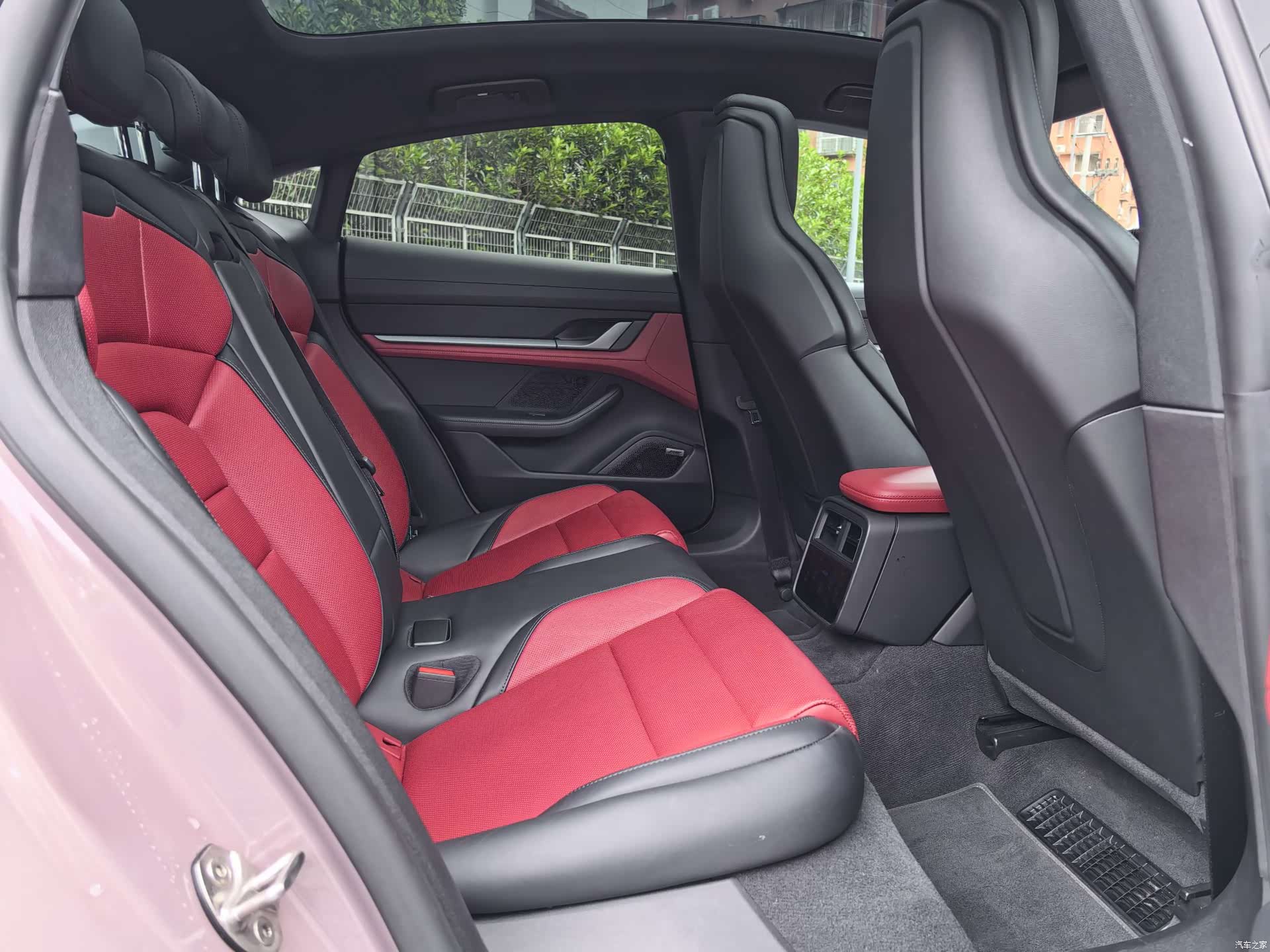 Porsche Taycan, 2025 14