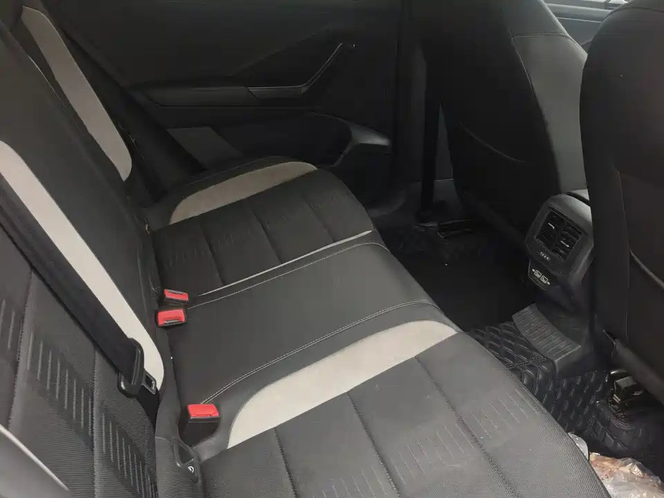 Volkswagen T-ROC exploring Songs