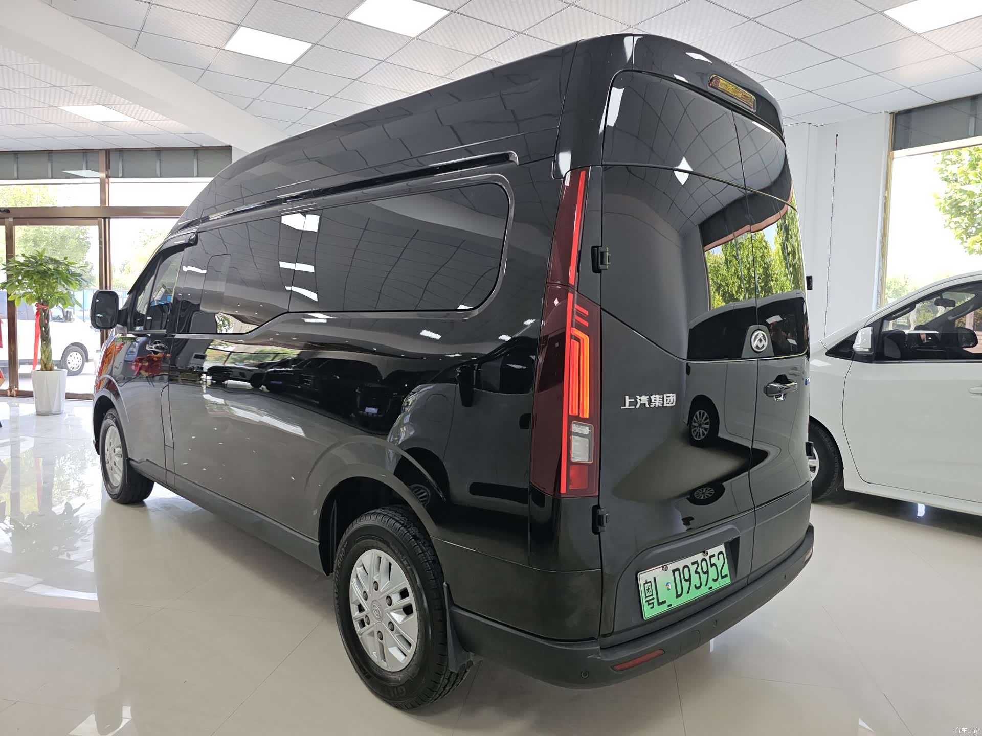 Maxus EV70, 2025 4