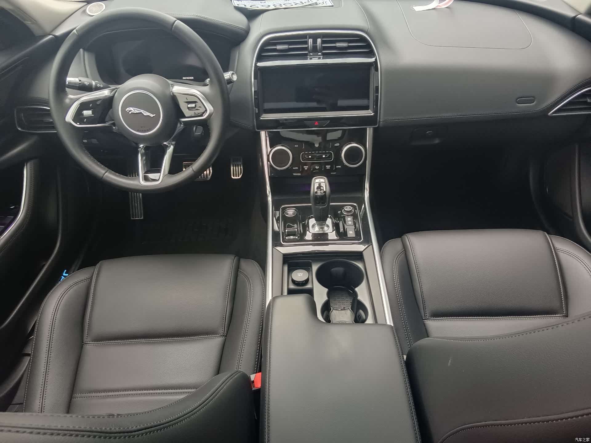 Land Rover XEL, 2020 11