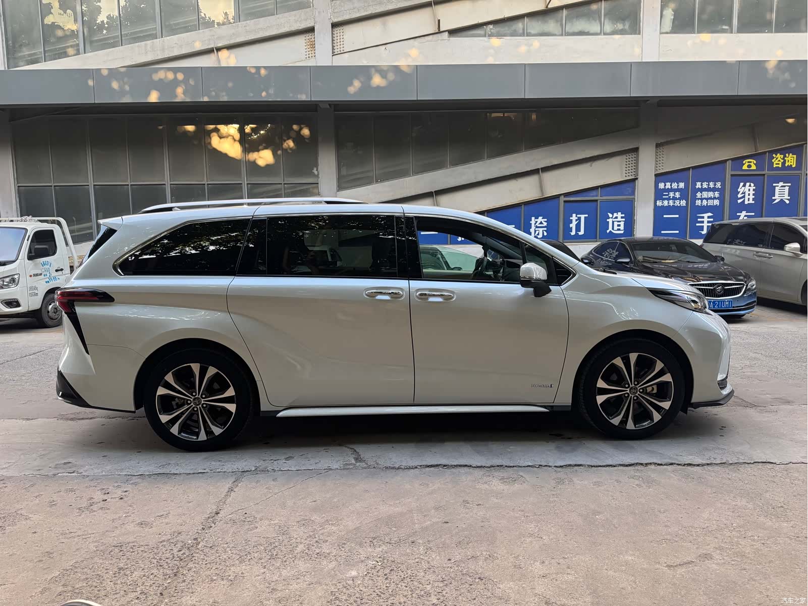 Toyota Granvia, 2023 3