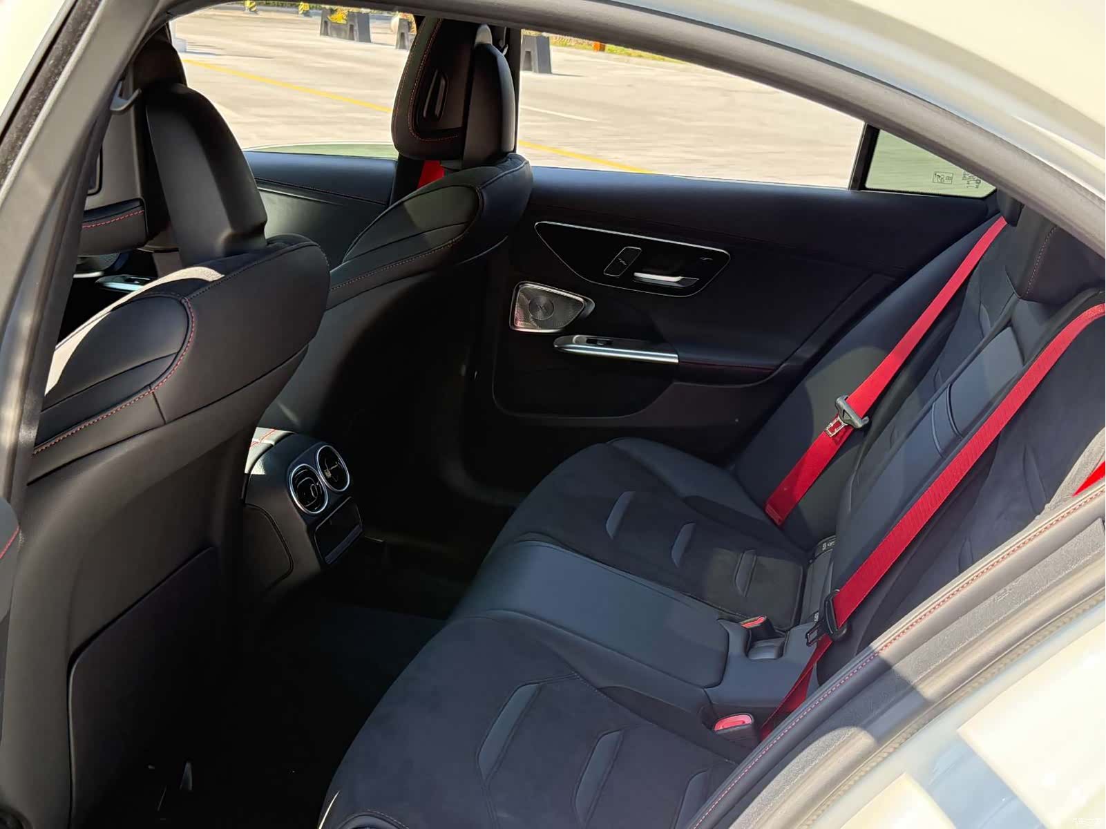 Mercedes-Benz C-Class, 2025 13