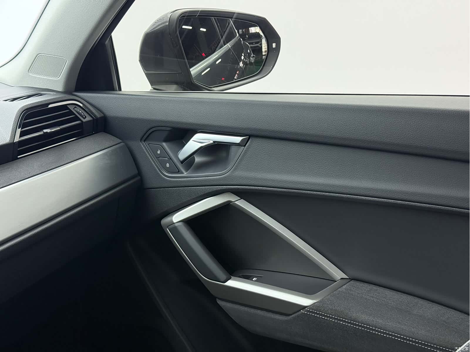 Audi Q3, 2022 10