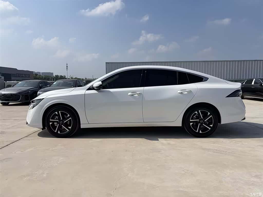 Nissan Sylphy, 2026 4