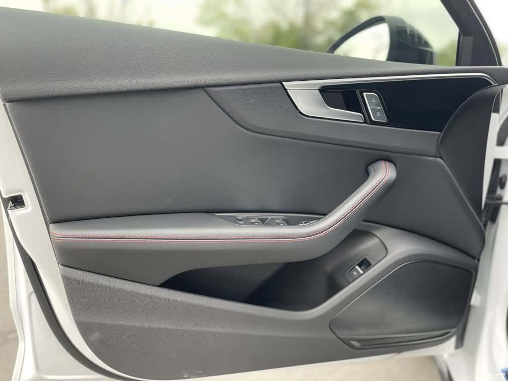 Audi A4L, 2025 2