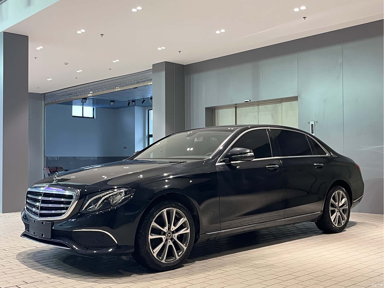 Mercedes-Benz E-Class, 2019 3