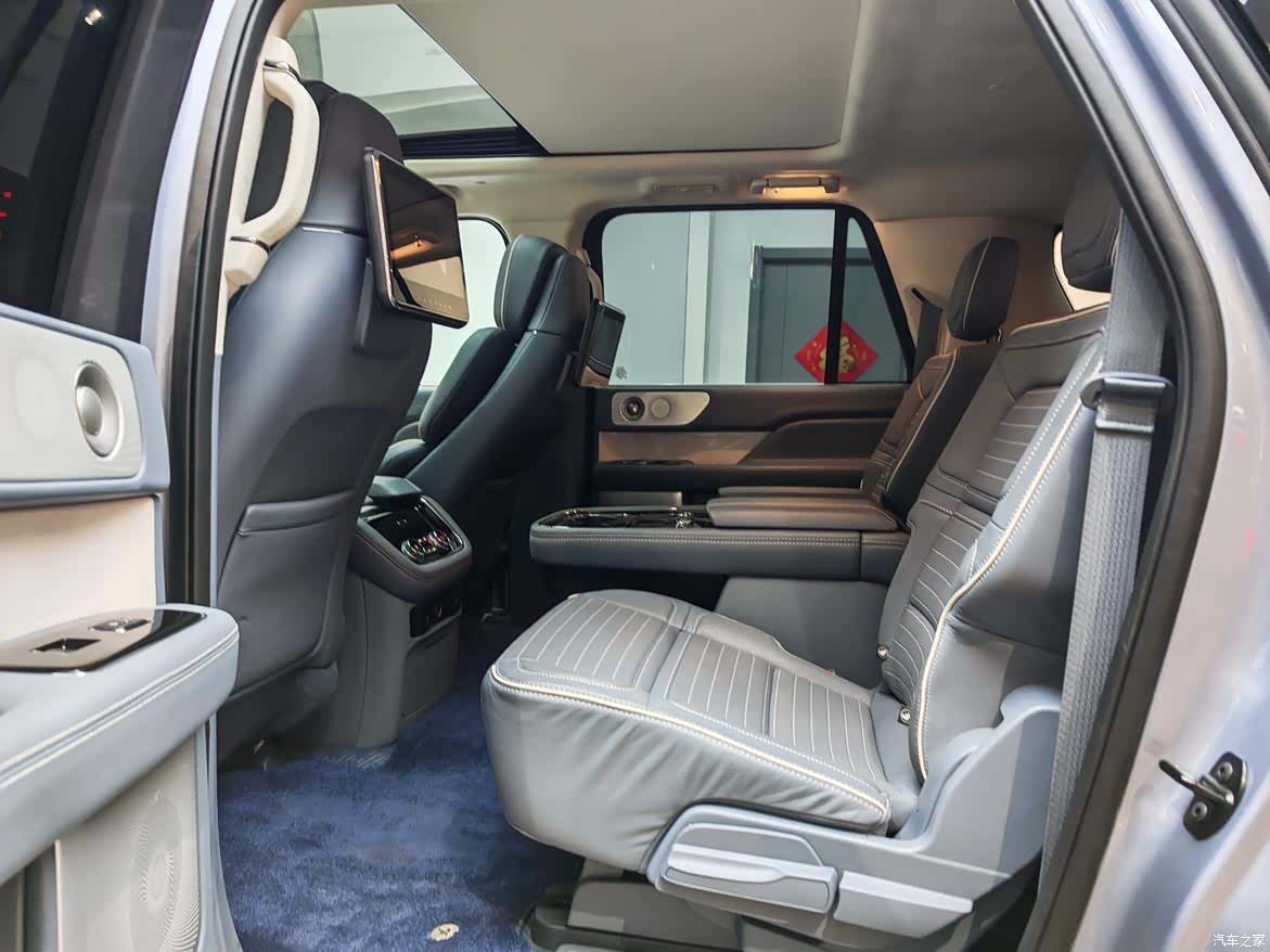 Lincoln Navigator, 2022 11