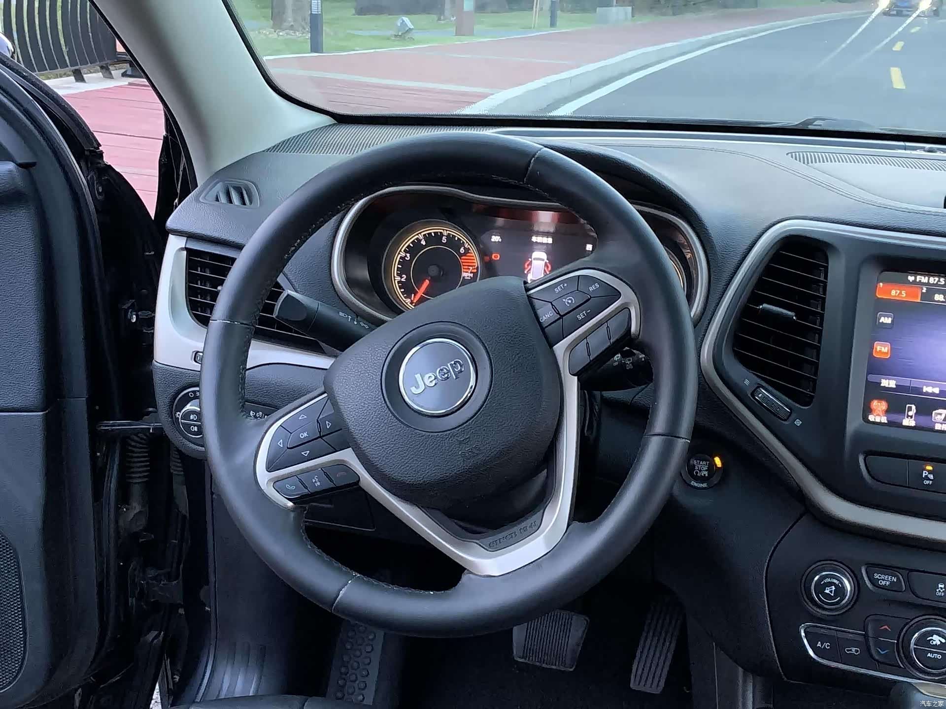 Jeep Cherokee, 2016 11