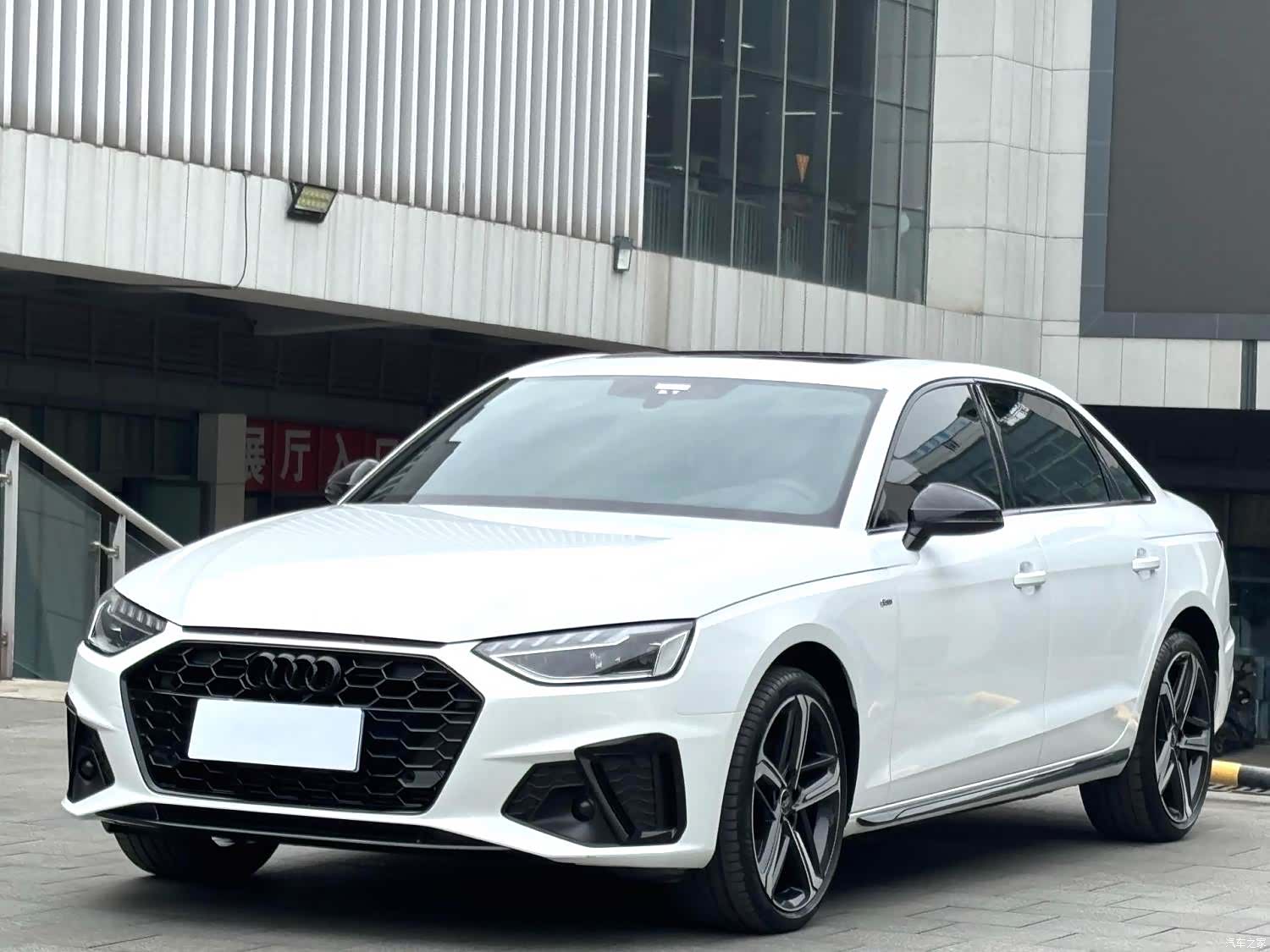 Audi A4L, 2023 1