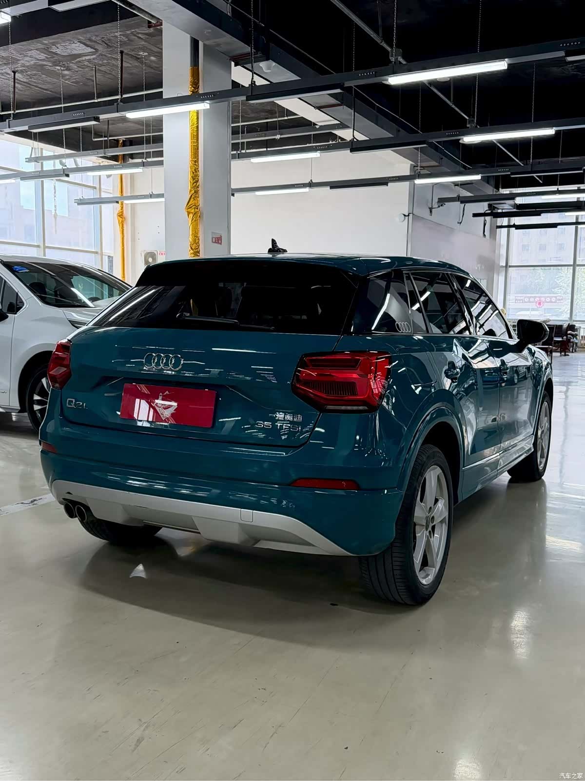 Audi Q2L, 2019 9