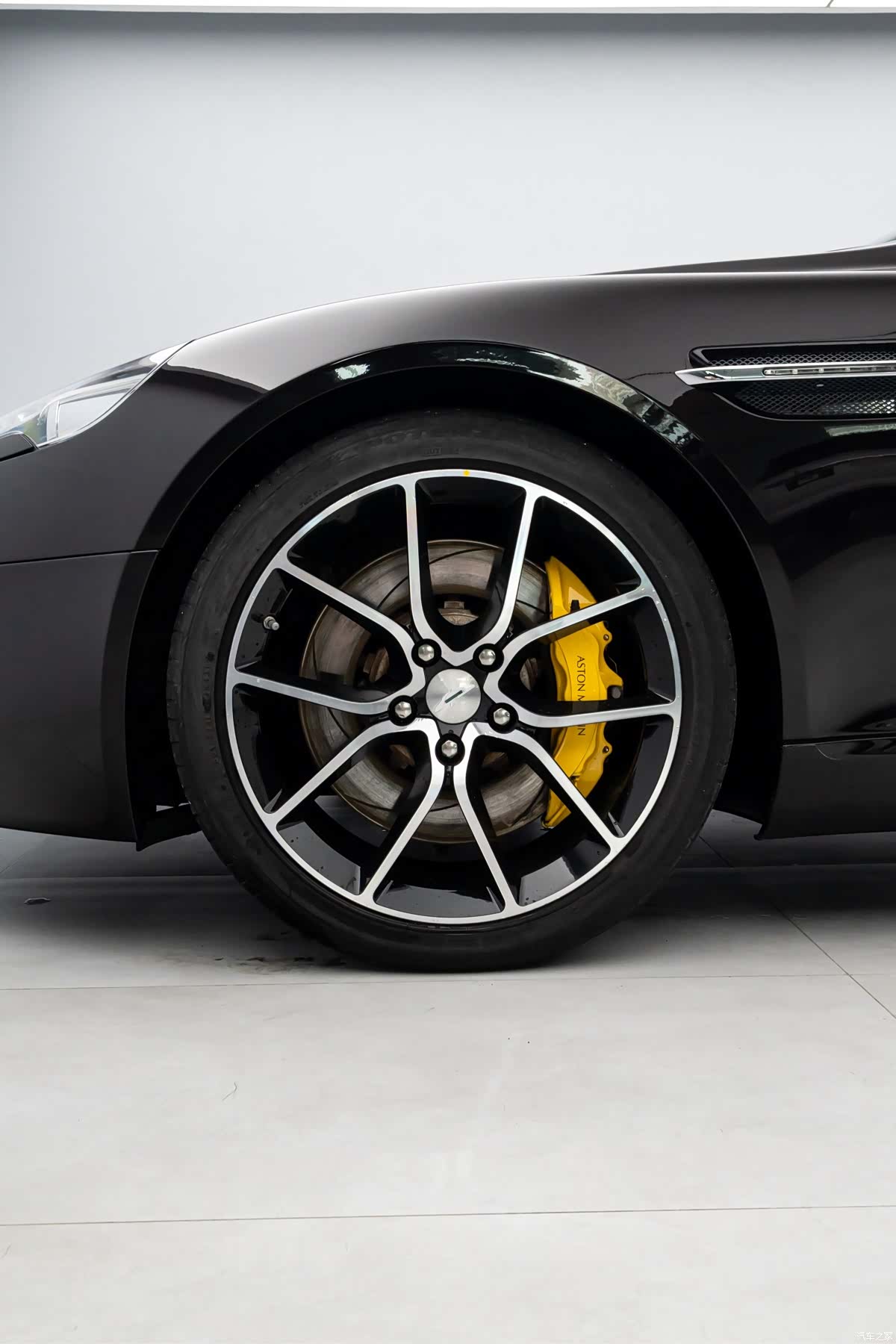 Aston Martin Rapide, 2013 4