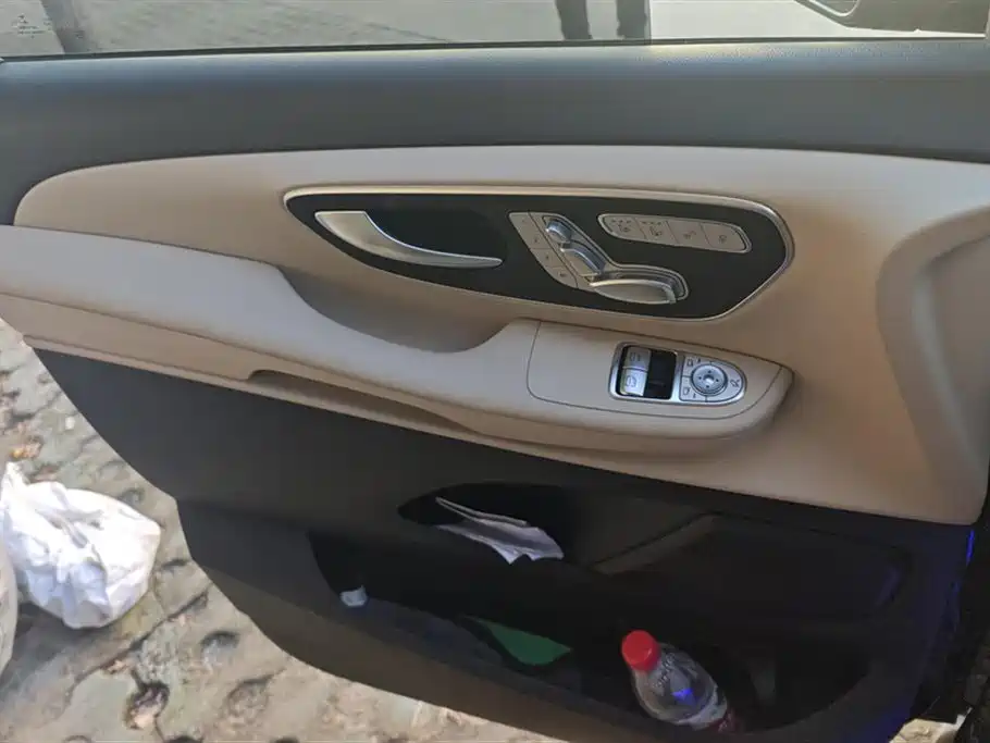 Mercedes-Benz V-class