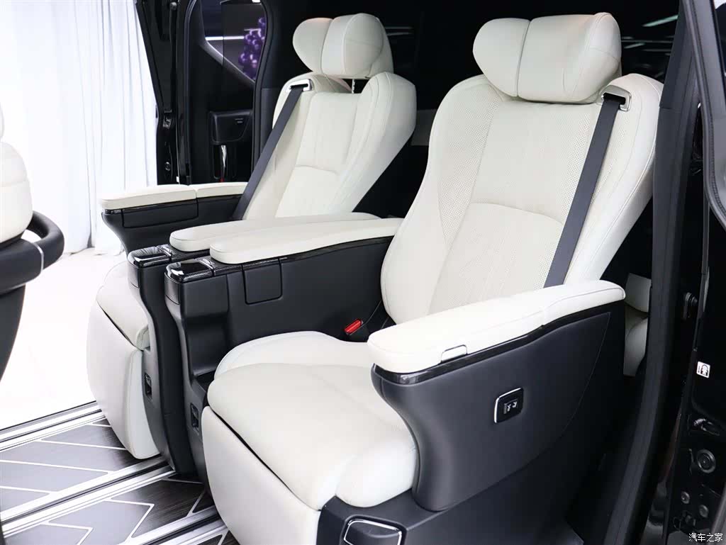Lexus LM, 2022 7