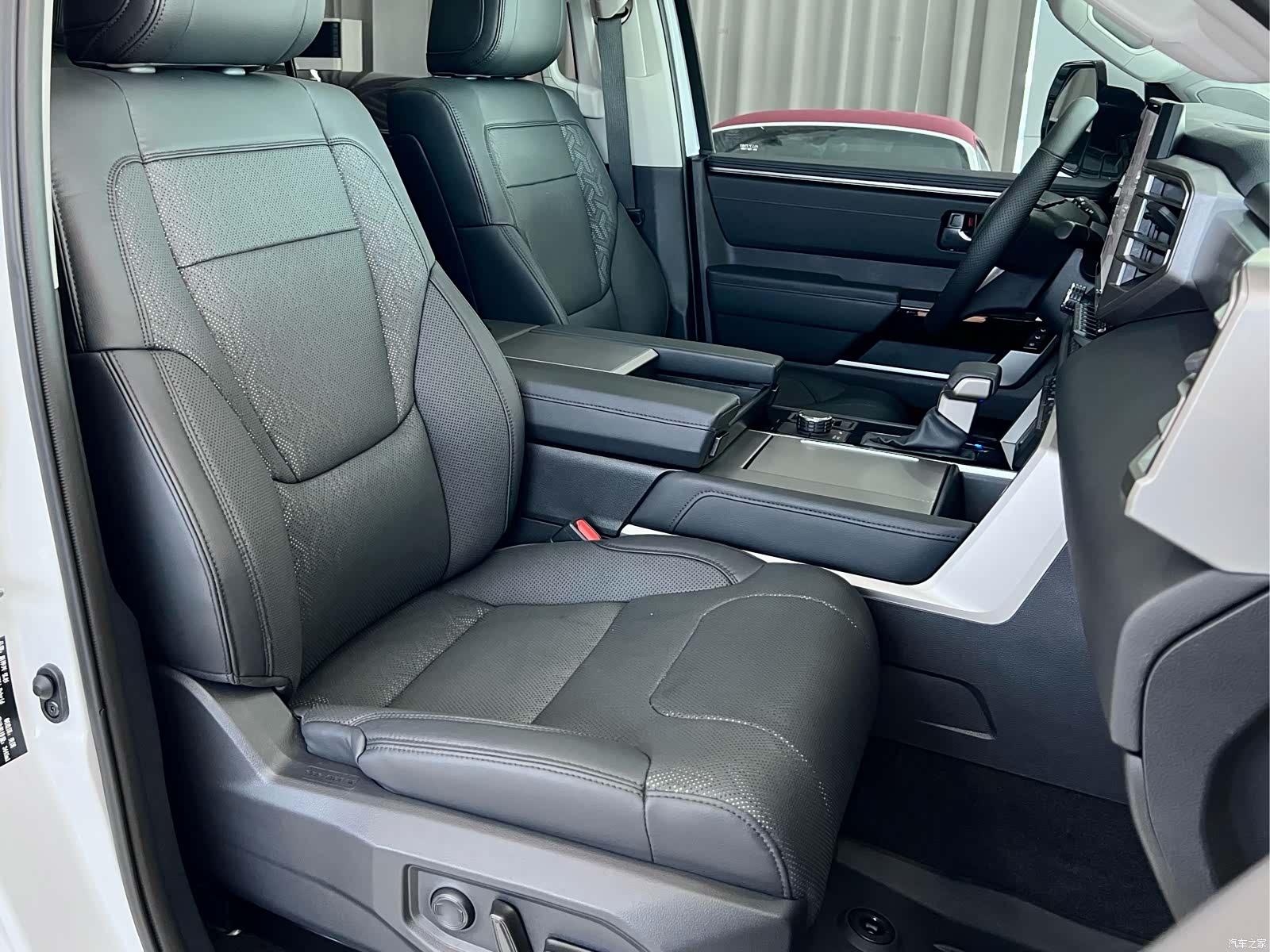 Toyota Sequoia, 2023 8