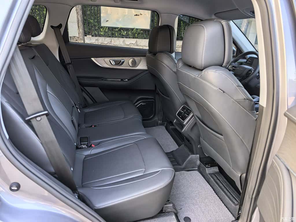 Chery Tiggo 8, 2025 15