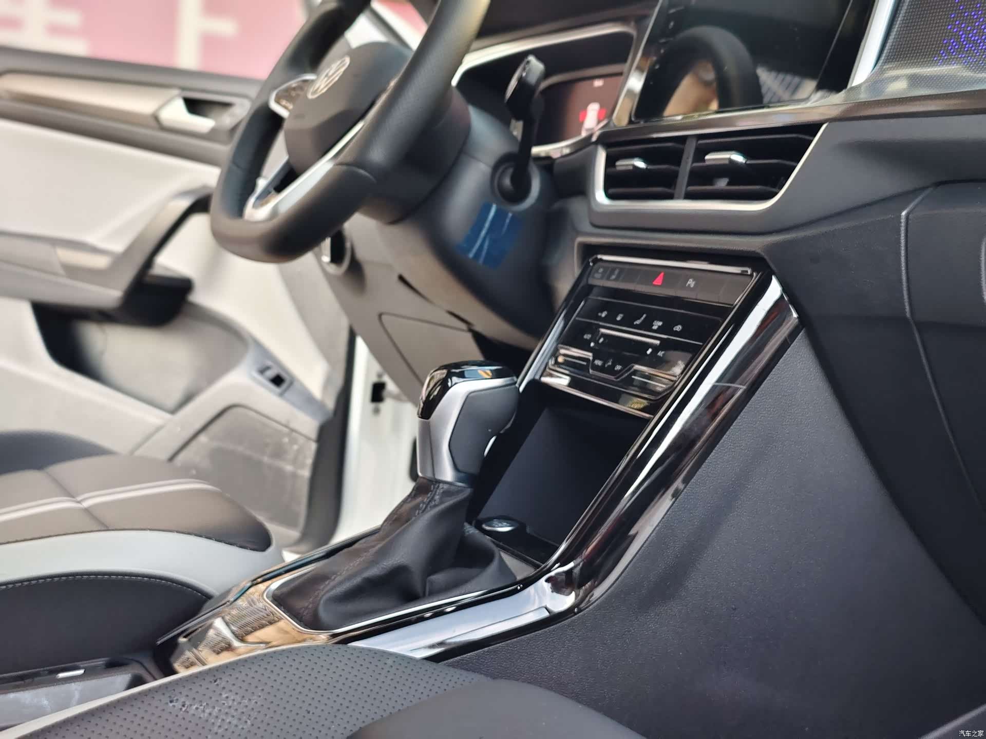 Volkswagen T-ROC, 2024 9